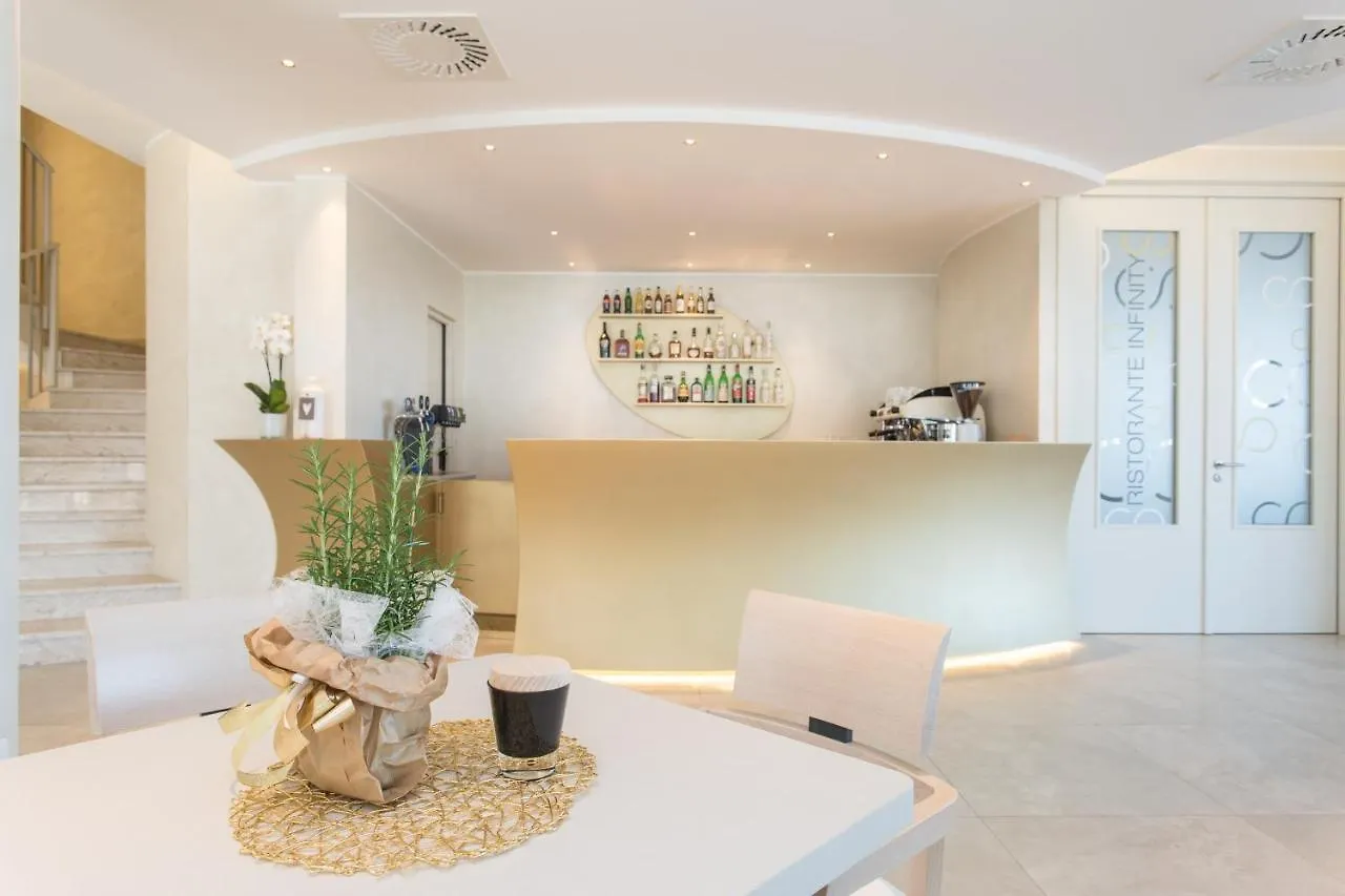 Hotel Savini Bellaria-Igea Marina 4*,  Italia