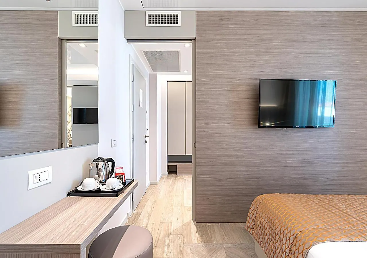 Hotel Savini Bellaria-Igea Marina 4*,
