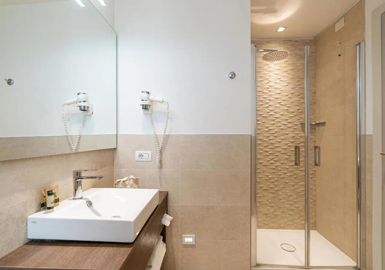 Hotel Savini Bellaria-Igea Marina 4*,