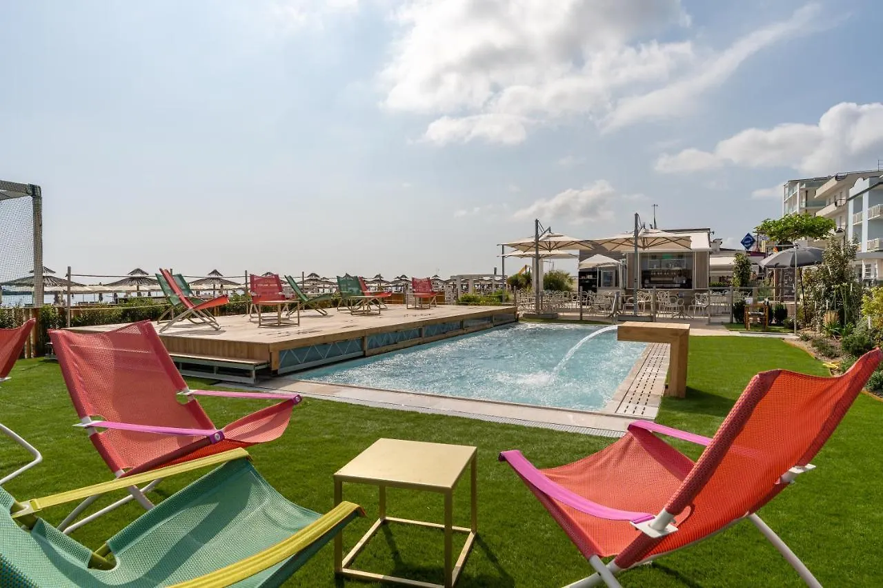 Hotel Savini Bellaria-Igea Marina 4*,
