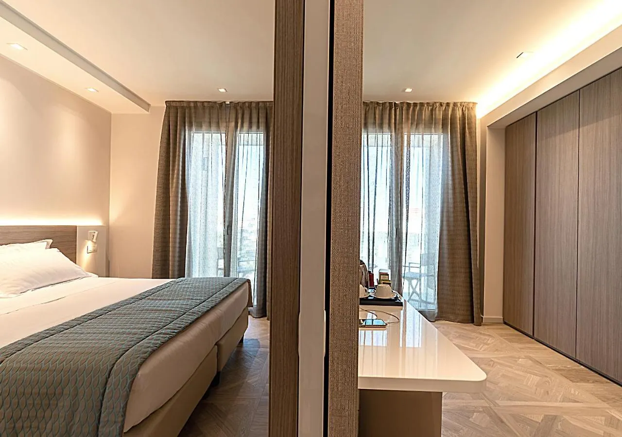 Hotel Savini Bellaria-Igea Marina 4*,